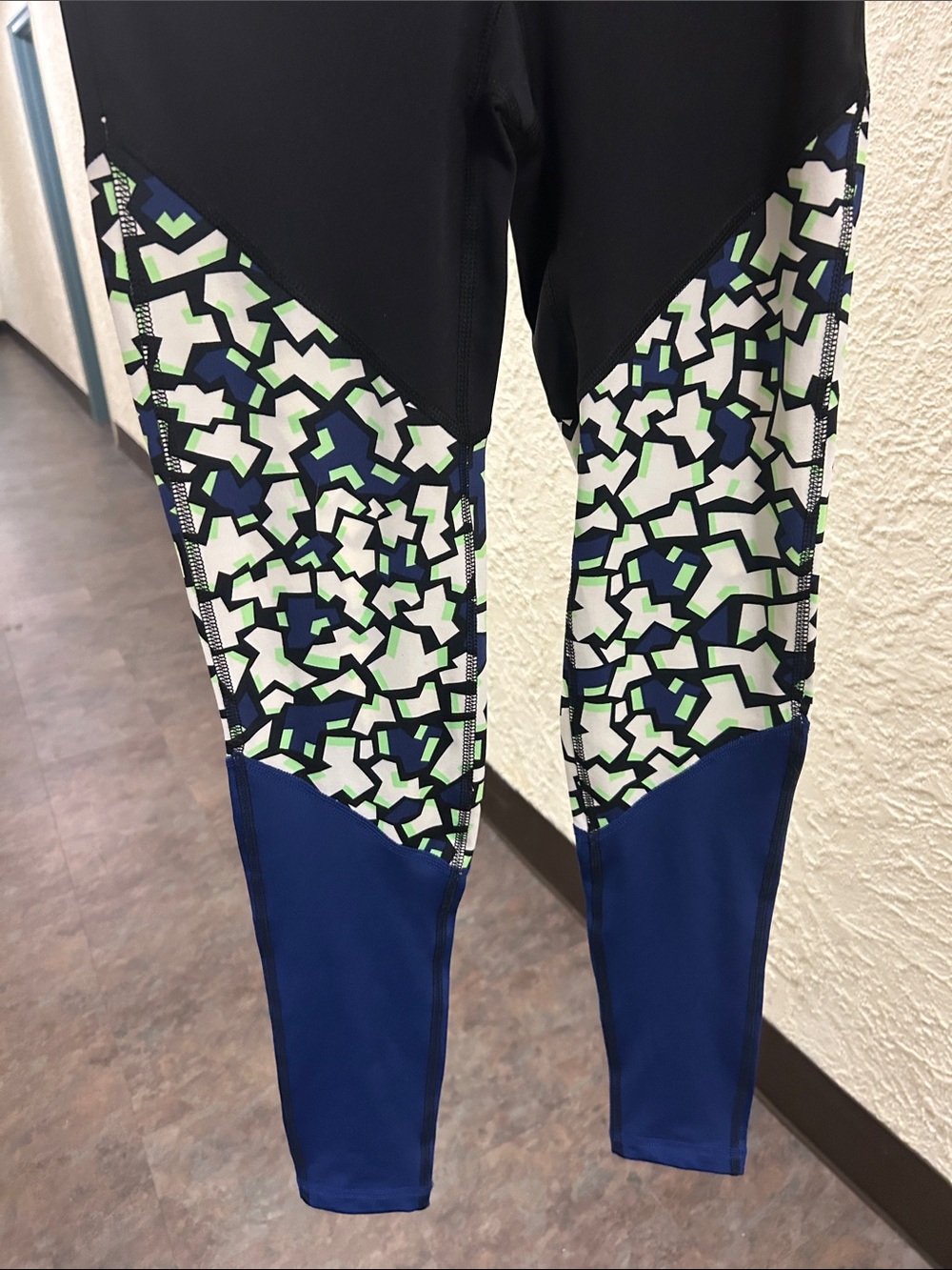LIVE LOVE DREAM Size SMALL Black Leggings with Geometric Print BRAND NEW w/ TAG